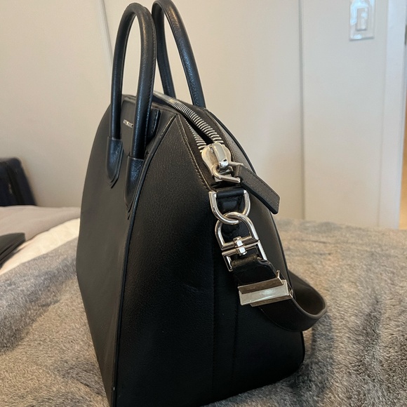 Givenchy Antigona Handbag - Picture 4 of 6